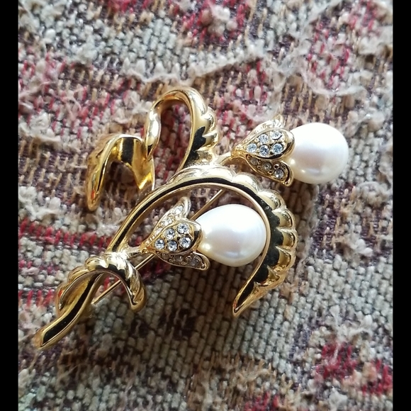 MONET Pearl Rhinestone Flower Brooch - Picture 14 of 16